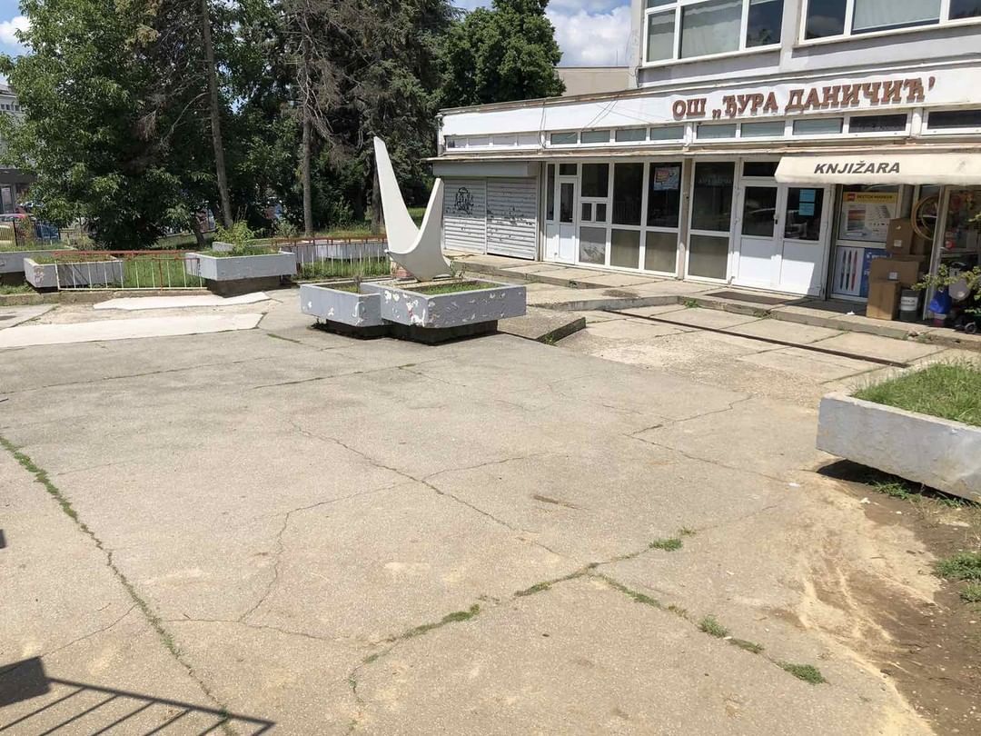 POČINJE REKONSTRUKCIJA ŠKOLSKOG PLATOA U OŠ „ĐURA DANIČIĆ“: Poboljšanje uslova za učenike uz podršku Grada Beograda i Opštine Voždovac