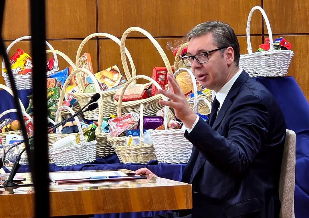 VUČIĆ PREDSTAVIO PAKET EKONOMSKIH MERA: Ograničene trgovačke marže, niže kamate i zaštita građana u fokusu