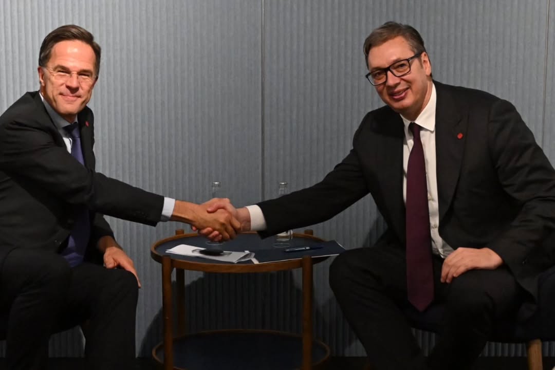 VUČIĆ SA GENERALNIM SEKRETAROM NATO: Razgovor o stabilnosti Balkana i ulozi Srbije u očuvanju mira