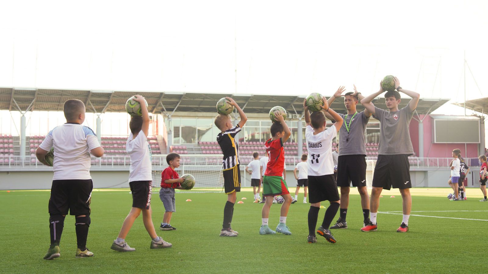 VELIKO INTERESOVANJE ZA PROBNI TRENING NA STADIONU VOŽDOVCA: Akcija „Budi i ti mali Zmaj“ okuplja nove nade fudbala