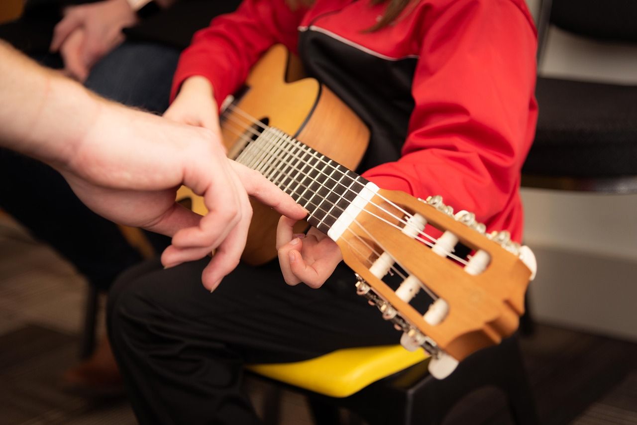 MALI MUZIČARI NA DELU: Besplatna školica muzike u „Šumicama“