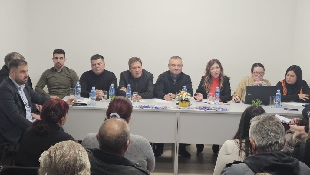 ZAVRŠEN PRVI CIKLUS RAZGOVORA RUKOVODSTVA OPŠTINE VOŽDOVAC SA GRAĐANIMA: U Zucu i Ripnju otvorene teme javnog prevoza, infrastrukture i vodovoda