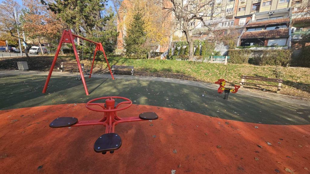 NOVO IGRALIŠTE NA BANJICI: Radost za decu i sportiste u Paunovoj ulici