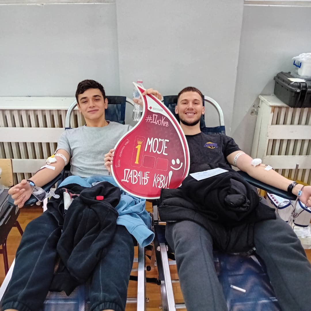 VOŽDOVAČKI MATURANTI POKAZALI HUMANOST: 138 učenika prvi put dalo krv