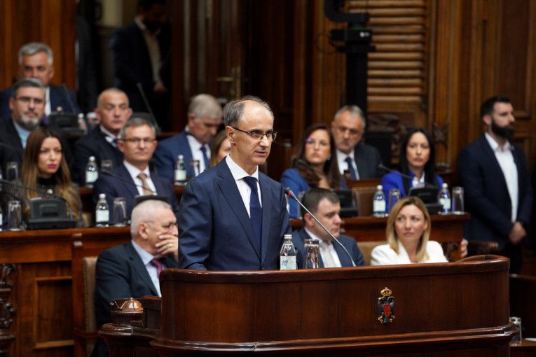 ĐURO MACUT PREDSTAVIO PLAN BUDUĆE VLADE: Institucije, obrazovanje i mladi u fokusu prioriteta