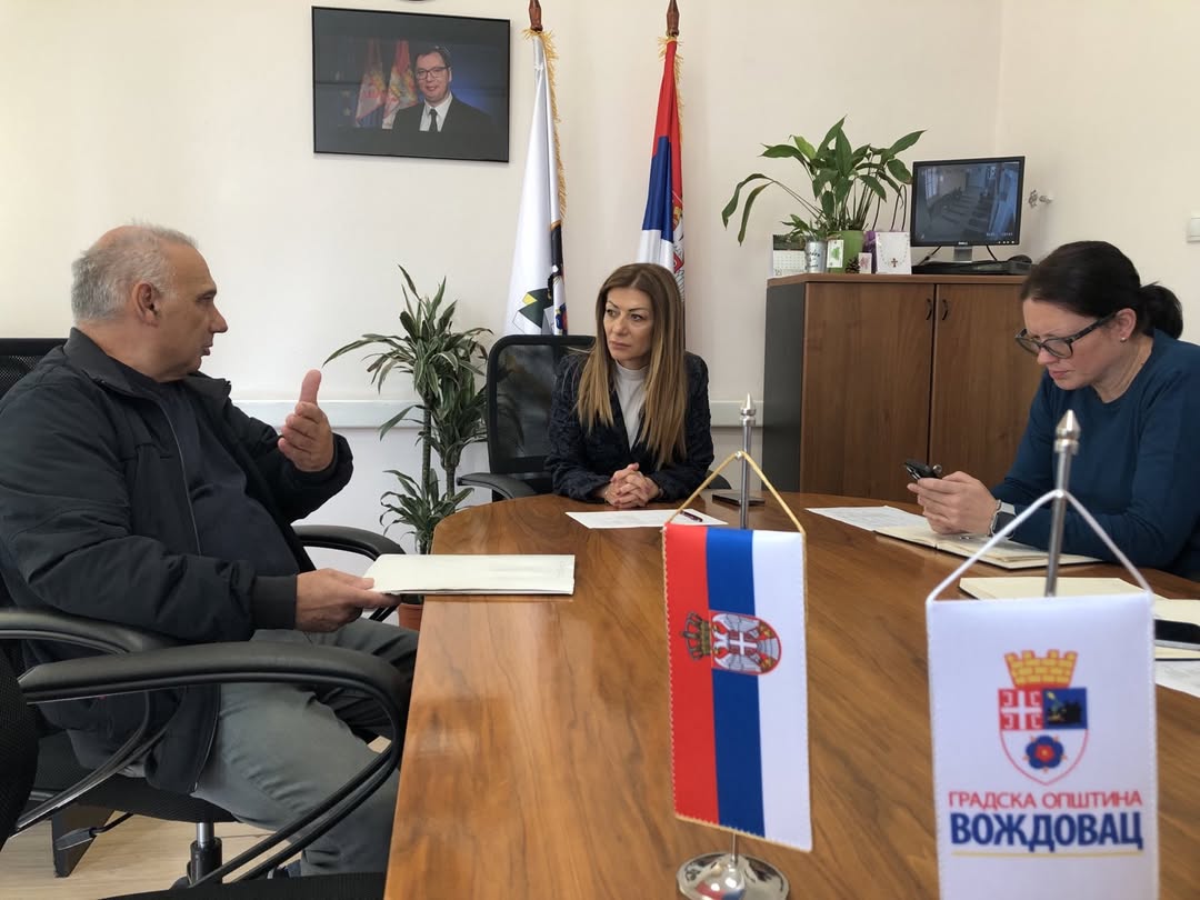 VOŽDOVAC U DIJALOGU SA GRAĐANIMA: Predsednica Bojana Jakšić saslušala predloge i probleme stanovnika opštine