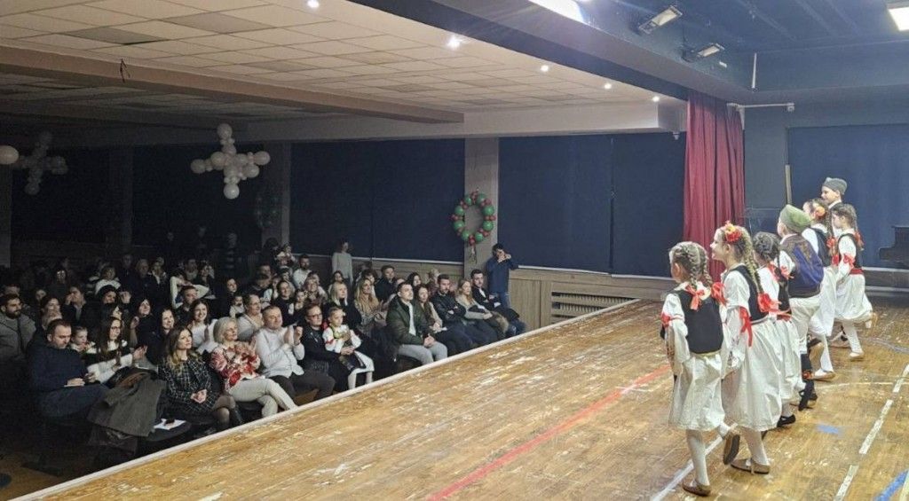 „AVALSKI CVET“ ODUŠEVIO PUBLIKU U „ŠUMICAMA“: Tradicija, radost i mladost obeležili novogodišnji koncert