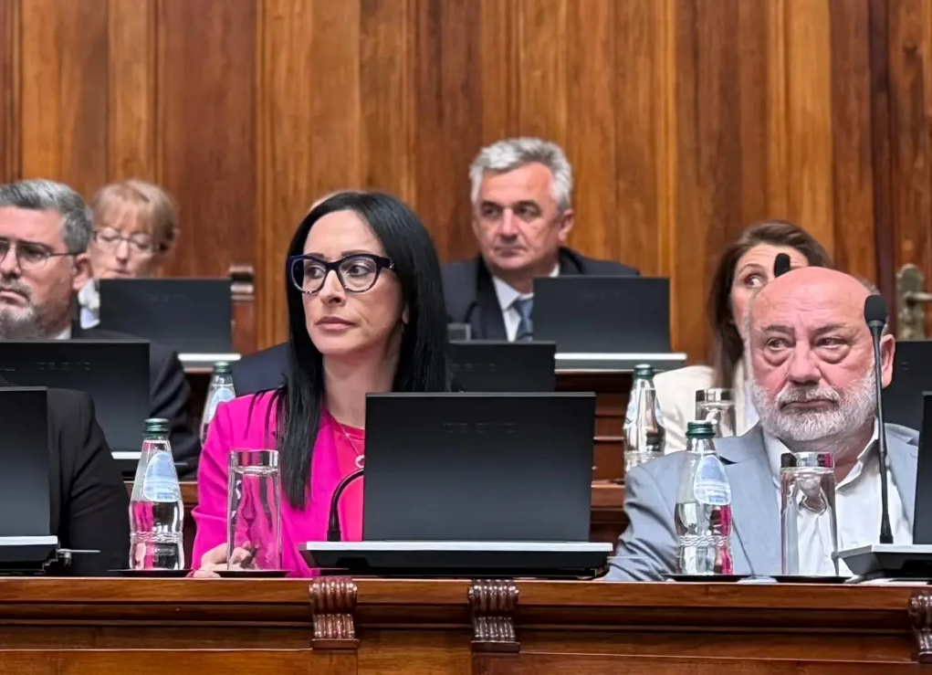 Jelena Žarić Kovačević u klupi u sali Narodne skupštine