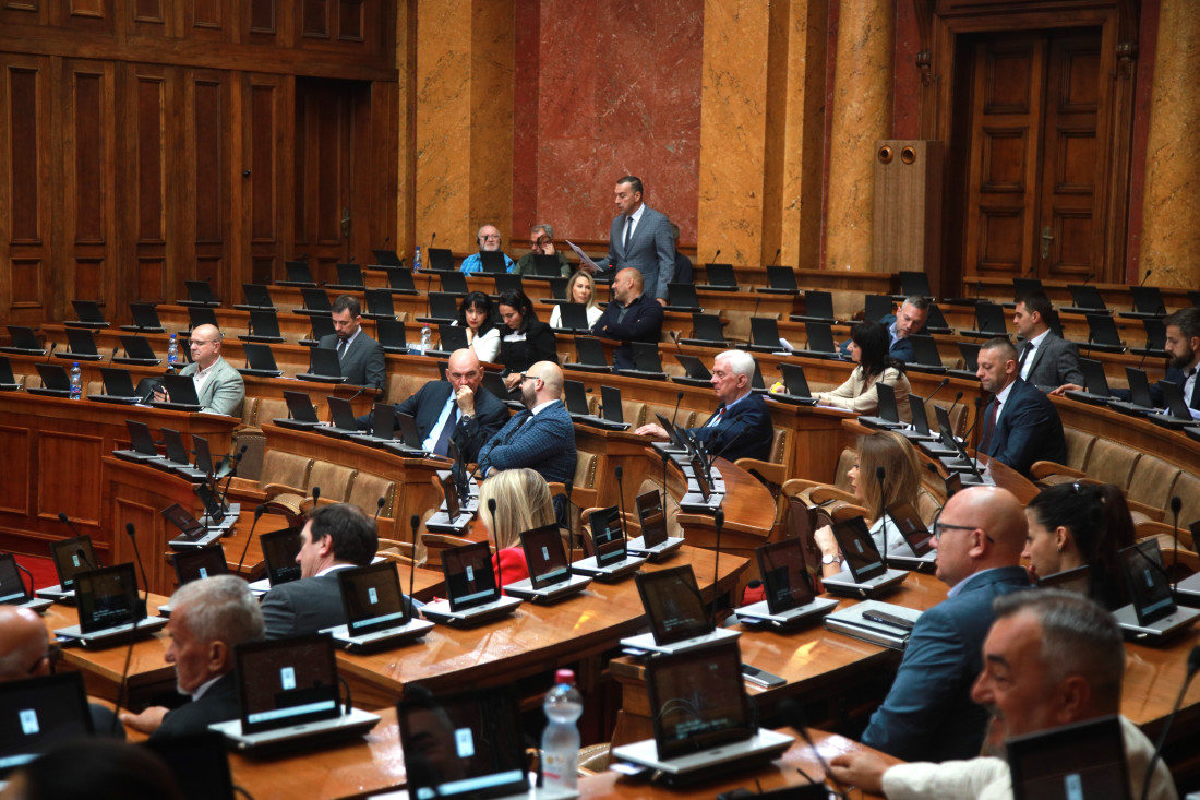 Poslanici u sali Narodne skupštine tokom sednice