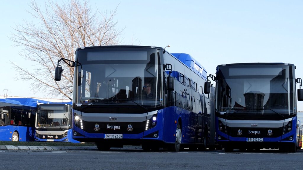 GSP autobusi na stajalištu u Beogradu