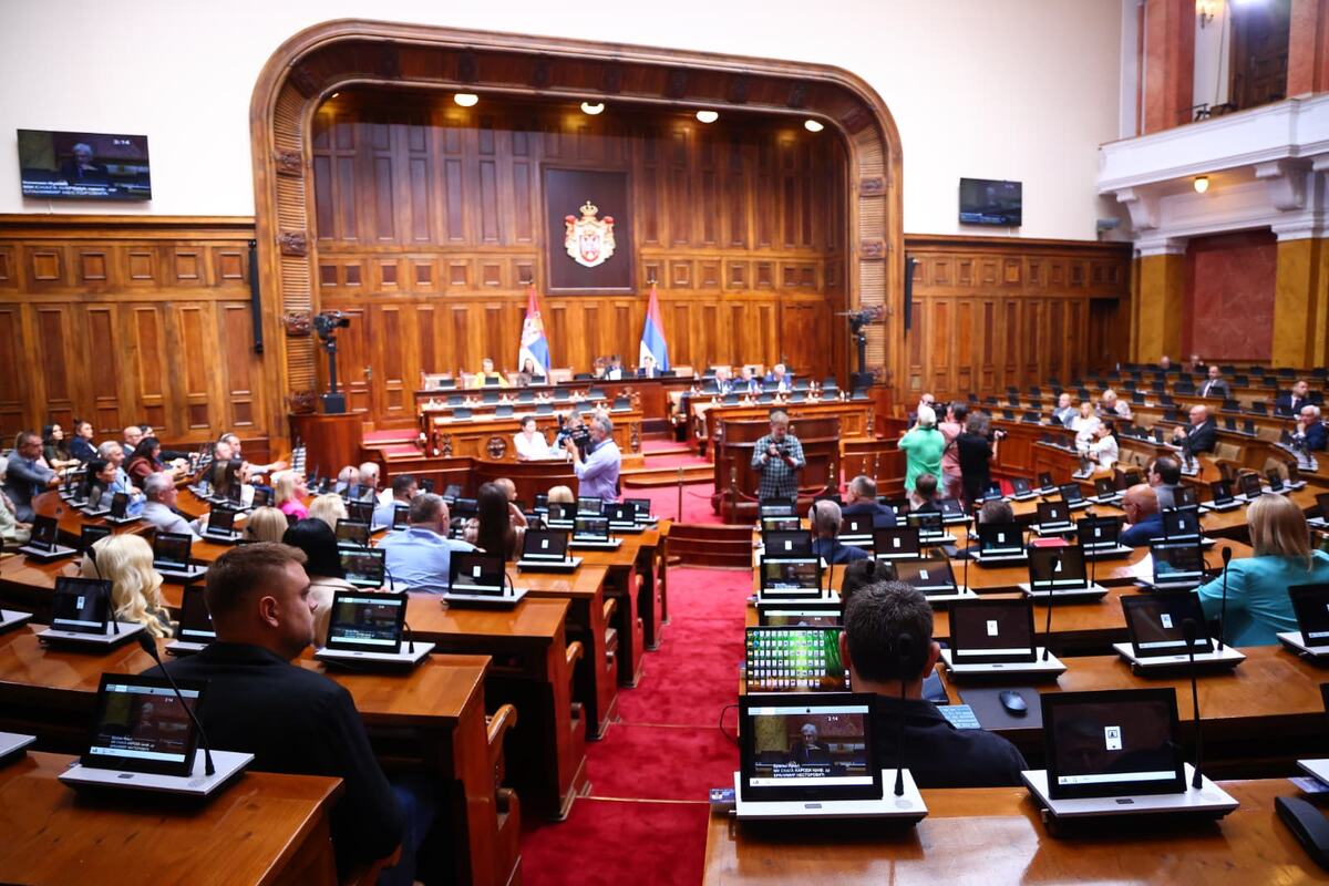 Sala Narodne skupštine Srbije sa poslanicima u klupama tokom sednice