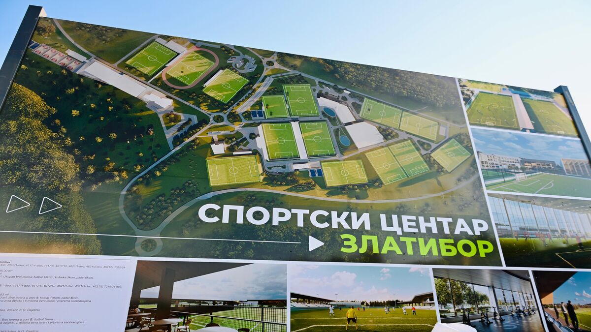 Bilbord sa idejnim rešenjem Sportskog centra Zlatibor, prikazani fudbalski tereni i prateći objekti