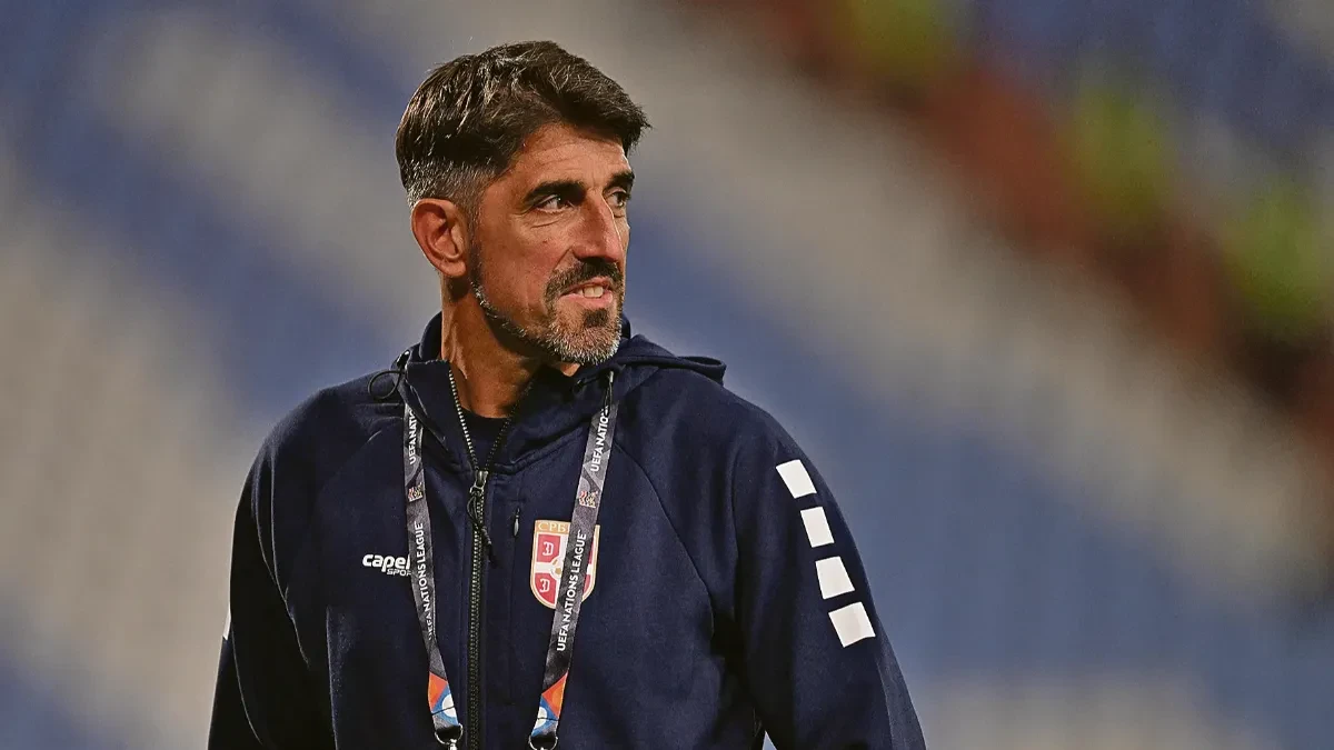 Veljko Paunović u trenerci reprezentacije Srbije na stadionu